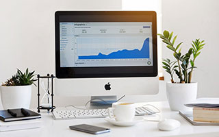 kaiyun网站-弗赖堡球队遭遇连败，危险区域积分严重不足，弗赖堡队主客场球衣