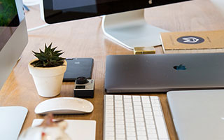 kaiyun网站-弗赖堡球队遭遇连败，危险区域积分严重不足，弗赖堡队主客场球衣